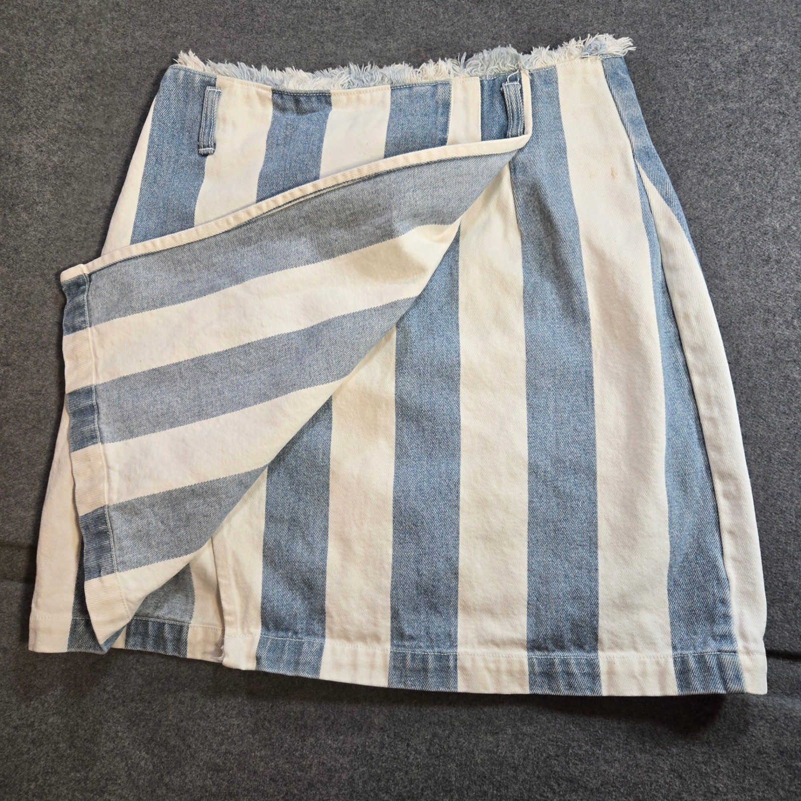 Vintage Nuovo County Seat Striped Denim Mini Skirt Blue White Wrap Front 11/12