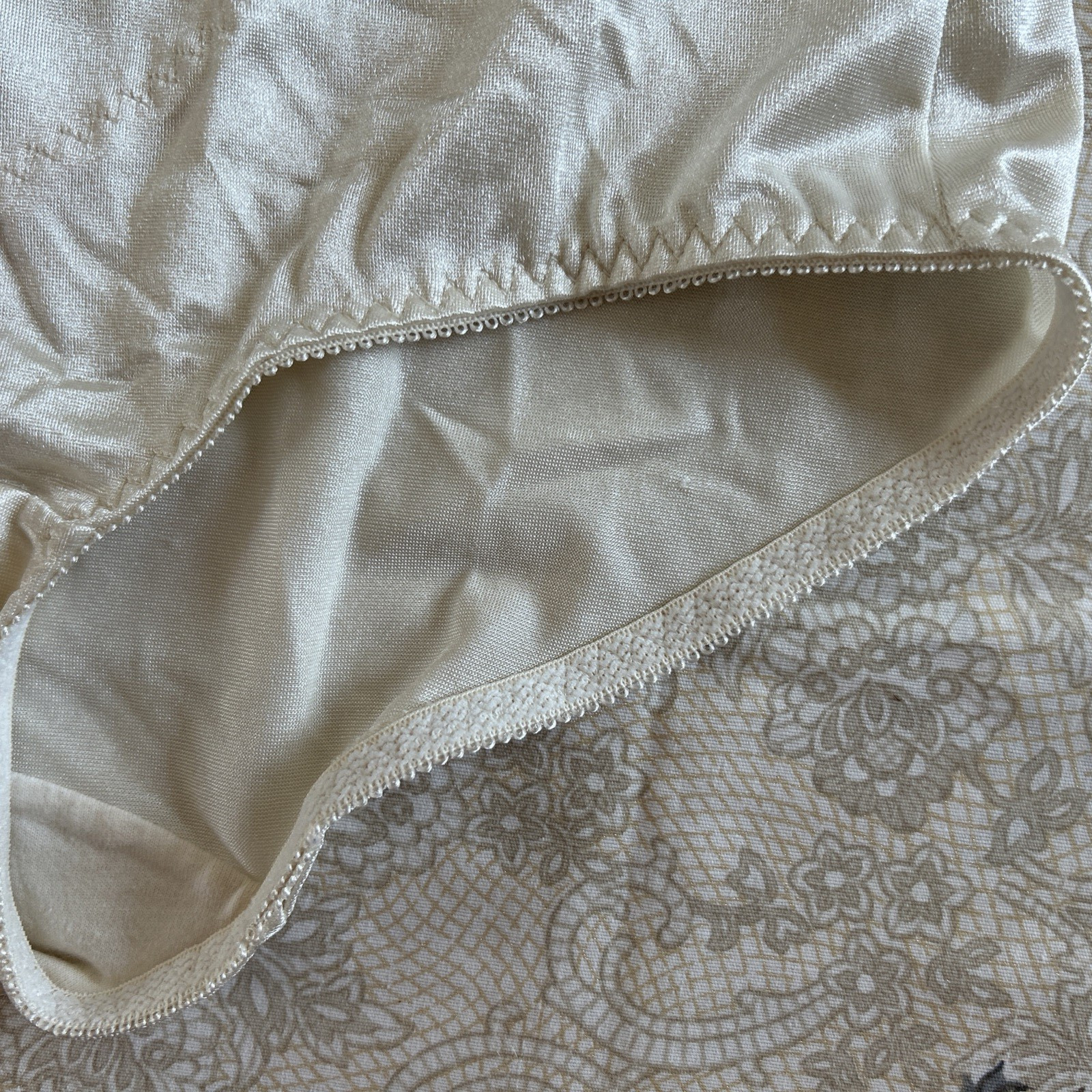 Underscore Shapewear Moderate Control Beige Panties Briefs Sz Med NWOT