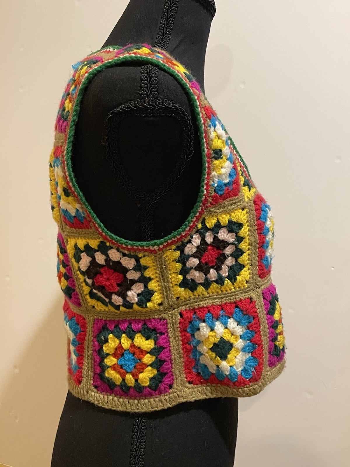 Vintage 70’s Charlie’s Girl Erika Elias Granny Square Crochet Vest Cropped XS