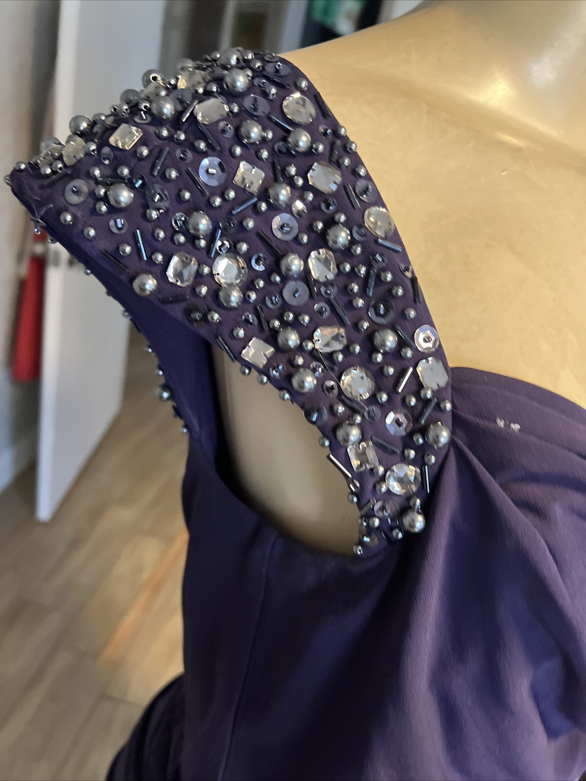 VTG MAGGY LONDON PURPLE RUCHED W/BEADED GEMS SHORT SLEEVES DRESS STUNNING xb8