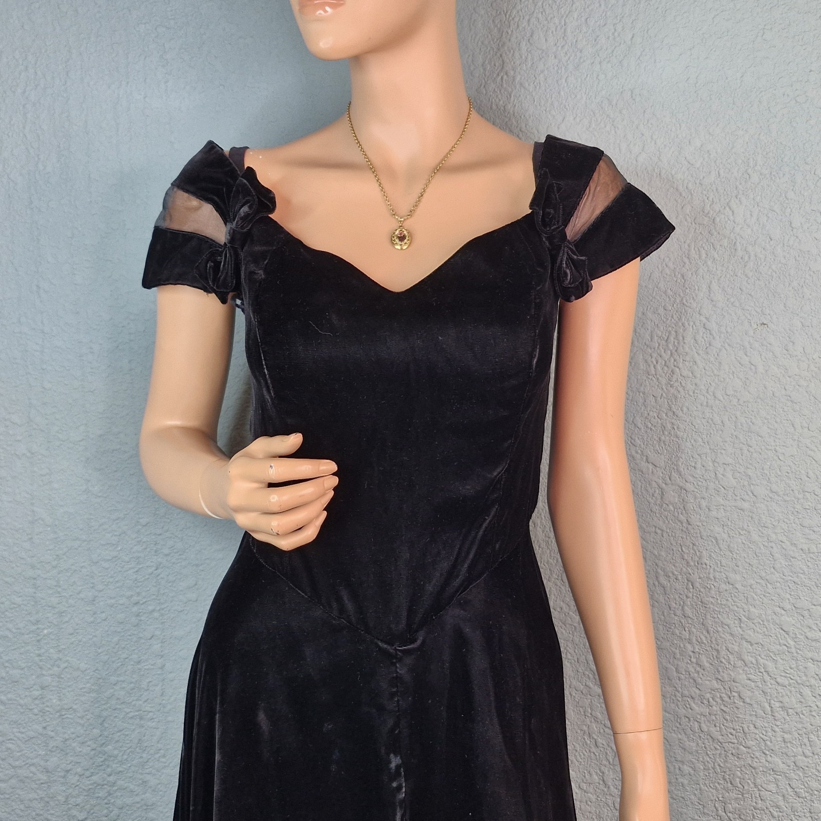 Vintage 90s Y2K Victoria’s Secret Moda Intl Black Velvet Gown Illusion 8/S
