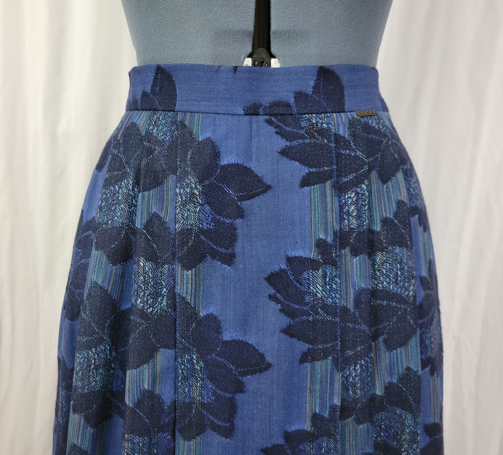 Vintage Geiger 100% Wool Blue Pleated Skirt w Black Flowers Size 40 (US Med)