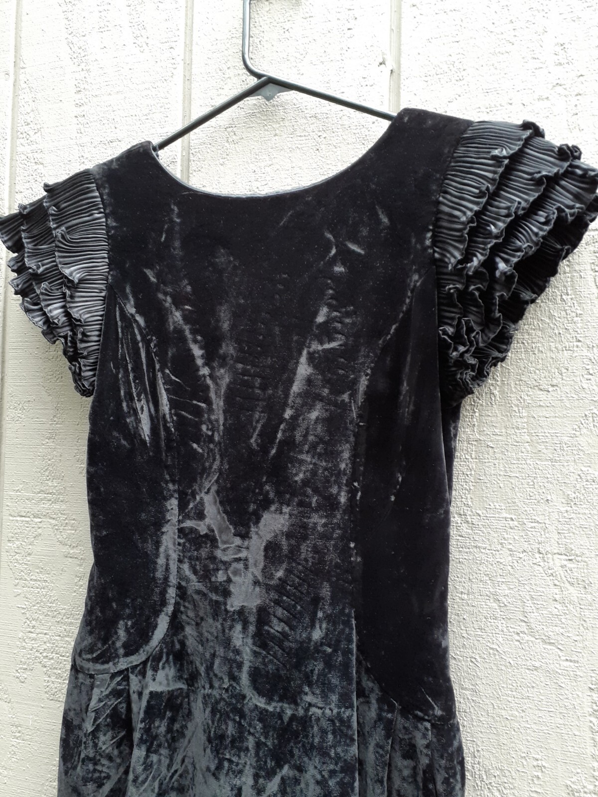 Vtg Nu-Mode Toronto Black Velvet Mini Dress Deep V Back Shoulder Pads XS Ruffled
