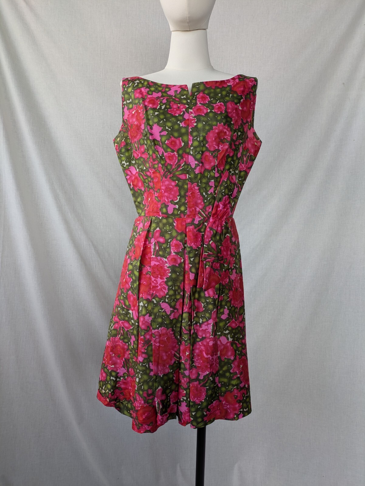 Vintage 1960s Sleeveless Silk Tea Dress Pleated Skirt Bow Detail M