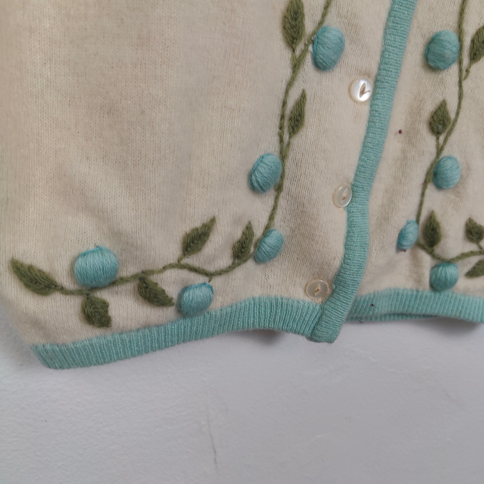 Vintage 1960s Glanamere Cardigan Womens 36 Cream Blue Embroidered Floral 60s