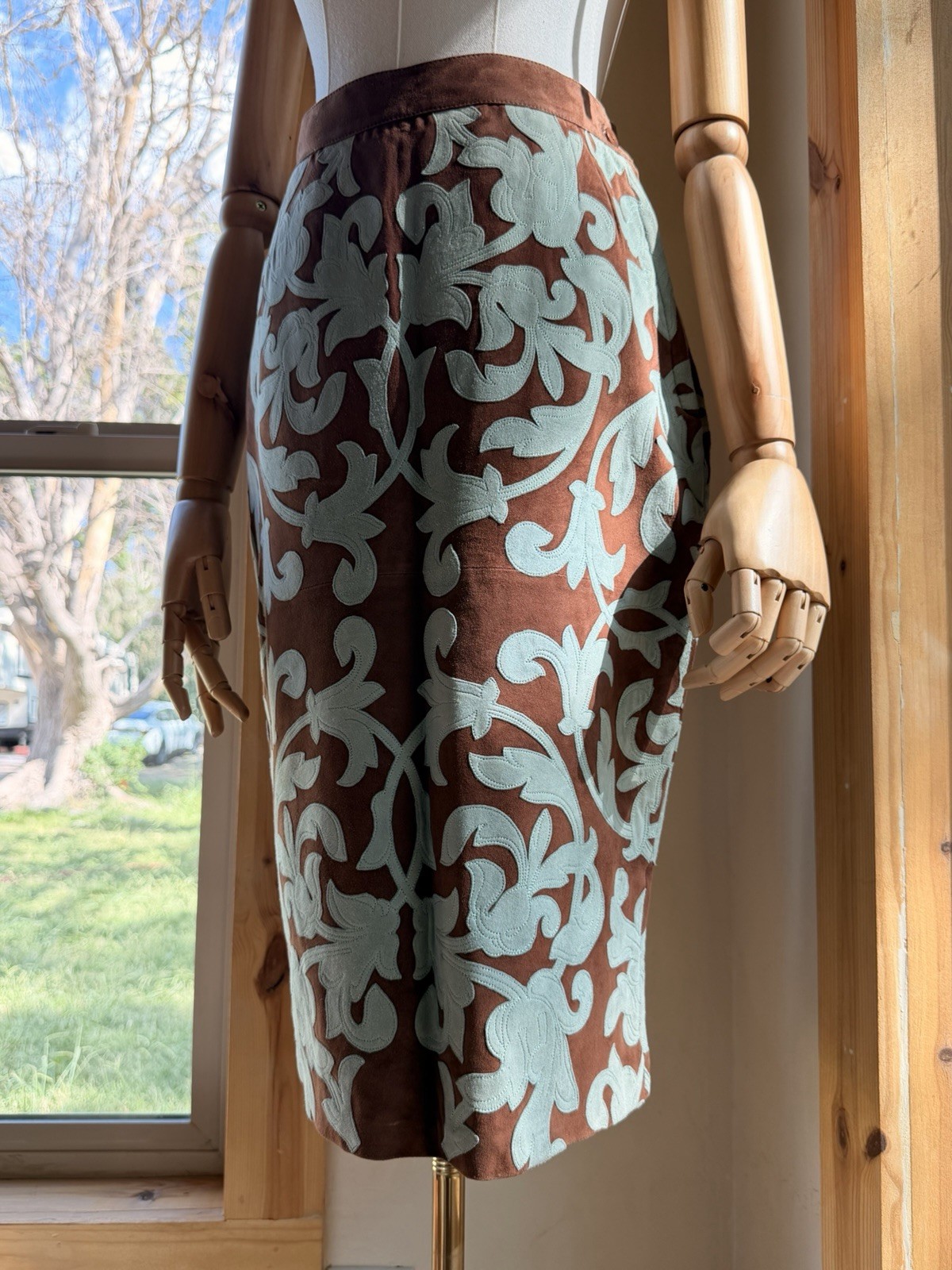 Vintage 80s VALENTINO Boutique Suede Leather Embroidered Details Skirt Size 44