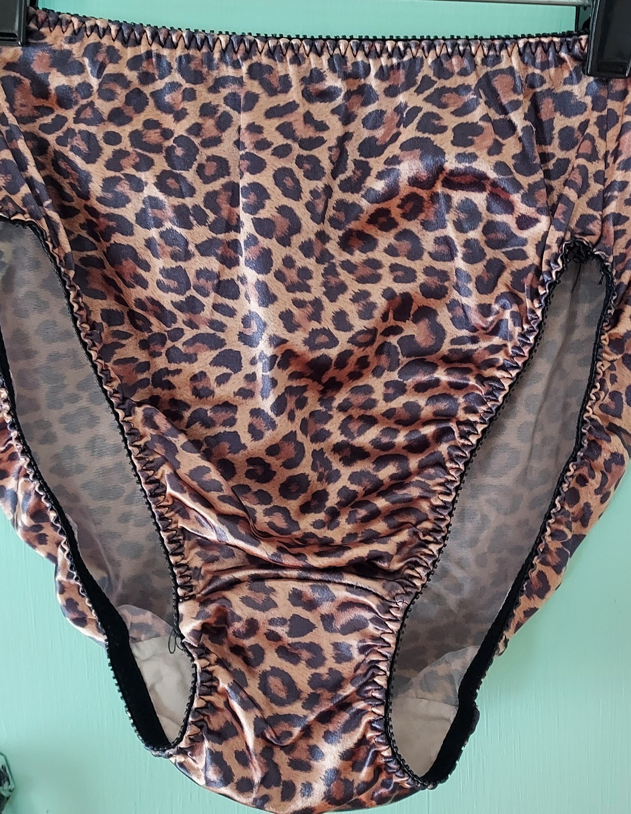 Vassarette Second Skin Leopard Briefs Undies Size 8 New without tags 1990’s