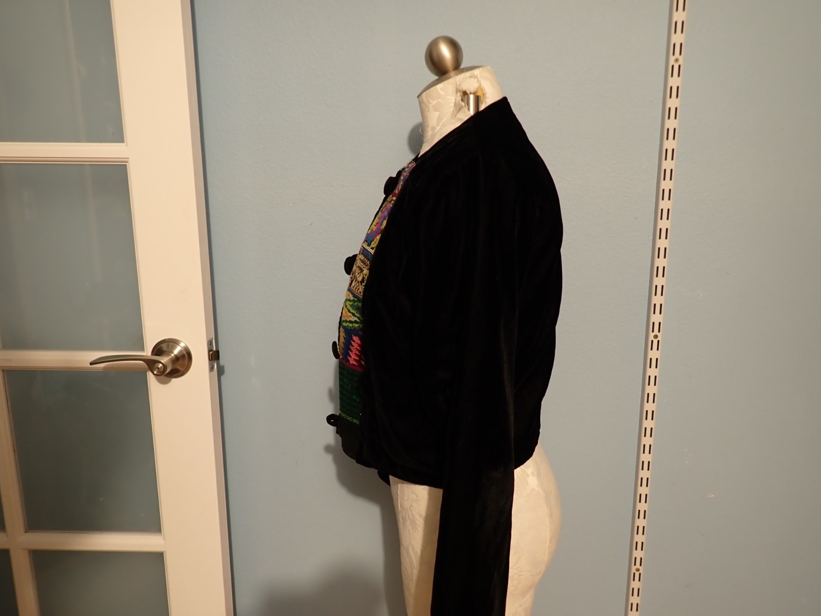 MILAGROS Rare Vintage Black Velvet Hand Loomed Embroider Jacket Frog Buttons M