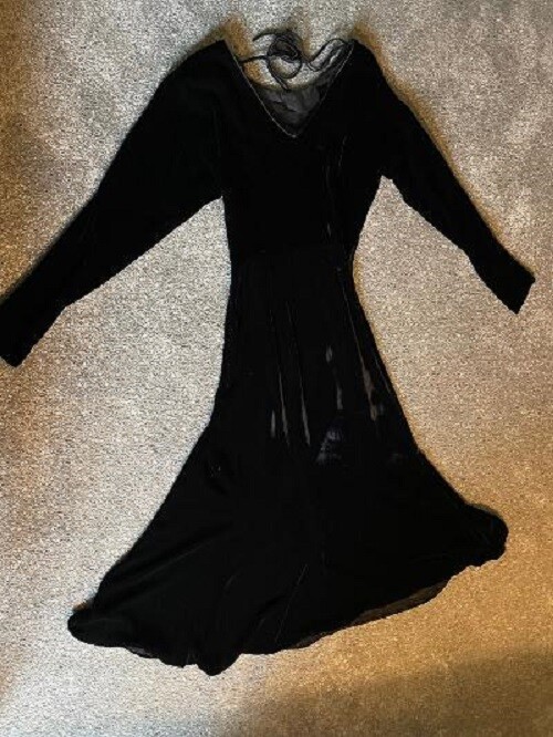 REGINA KRAVITZ NY Vtg 1980s. Maxi Black Silk Velvet dress, dolman sleeve, Size 6