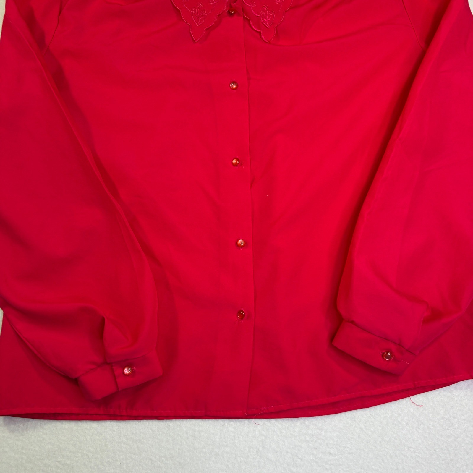 Cricket Lane Vintage USA Red Embroidered Scallop Collar Button Down Blouse Top