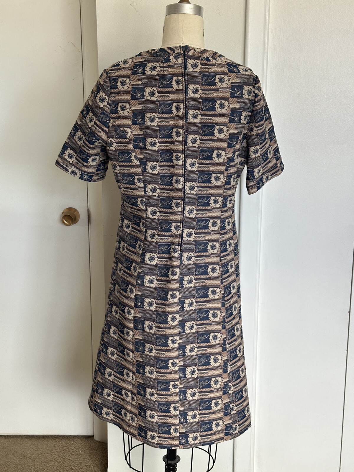 VTG 60s Leslie Pomer Mod Dress M/L Brown Black Floral V-Neck N11