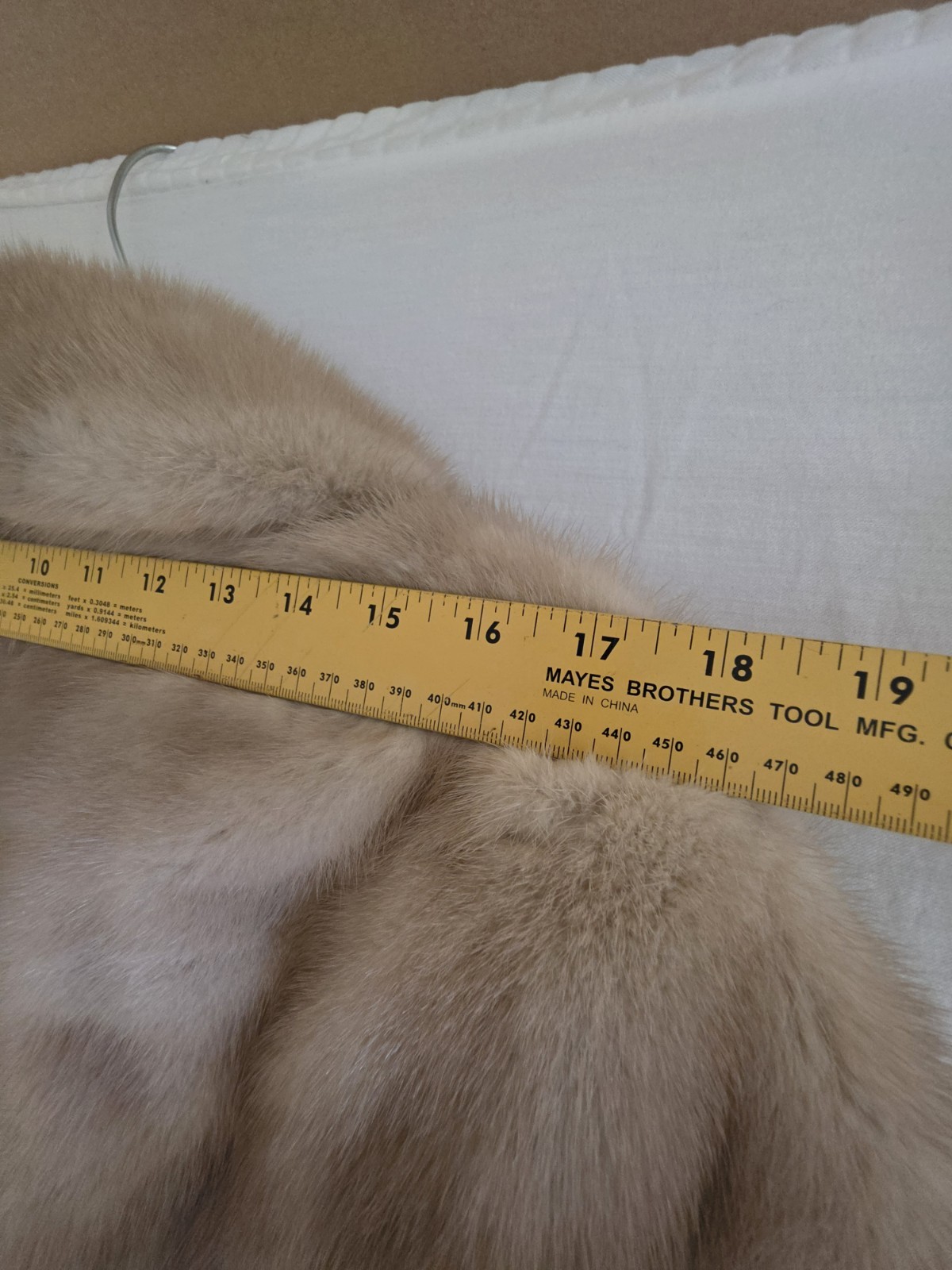 Vintage Tourmaline Blonde Mink Capelet Stole – Honey Beige – 19″ – Bridal Wrap