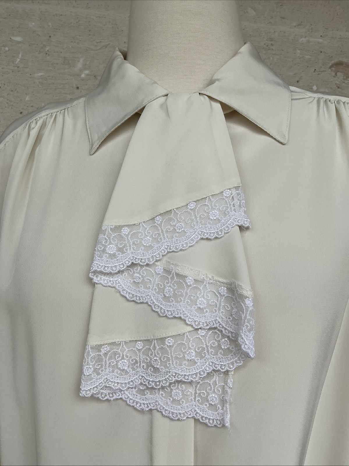 Vintage Worthington Blouse 14 Large Cream 80s Secretary Ruffle Tie Lace Pleated