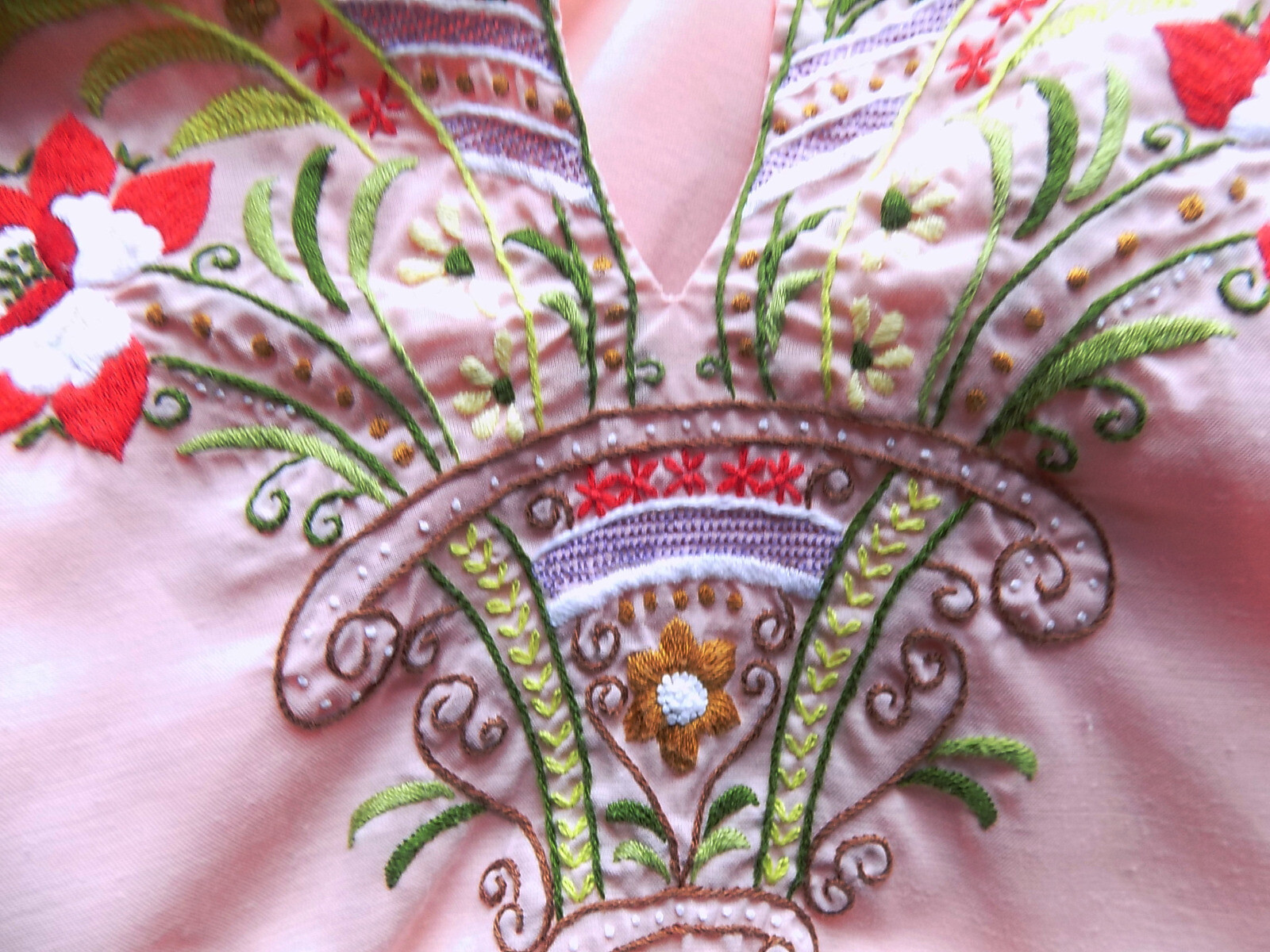 Vintage Pink Viscose Polyester Pullover Top Embroidered Lily B38