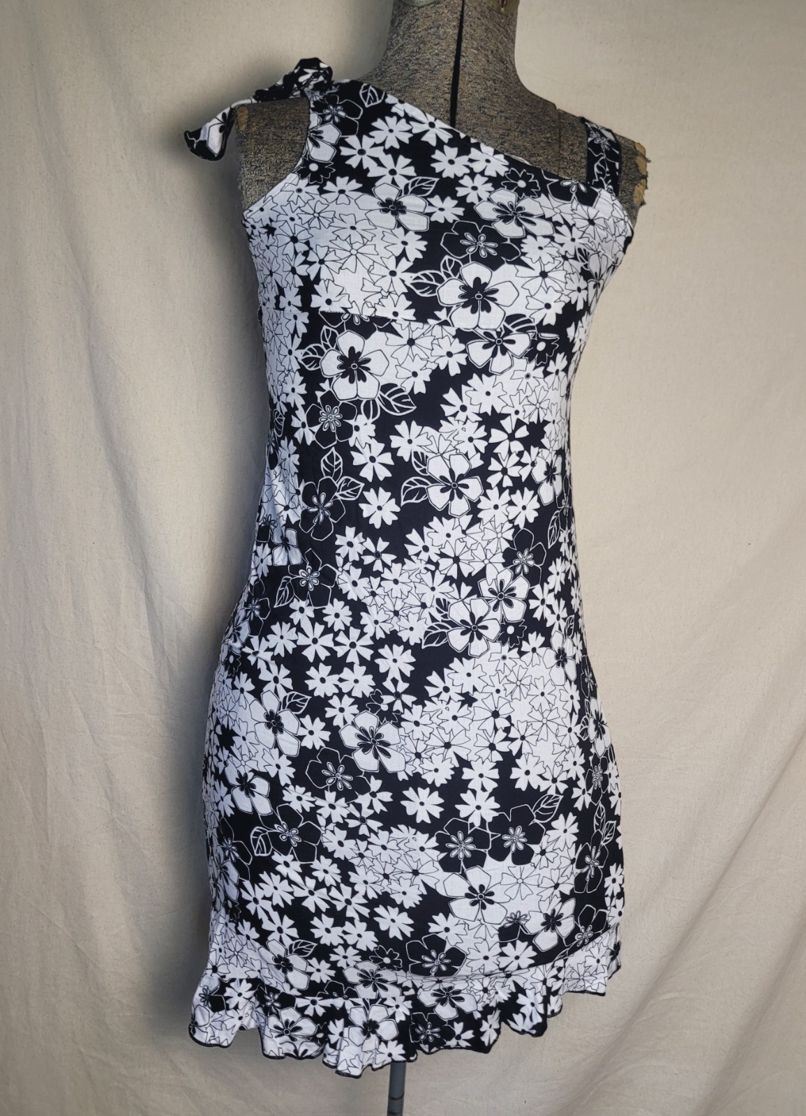 Vintage 80s 90s Black White Floral Mini Dress Ruffle Hem Amy Byer Summer XS/S