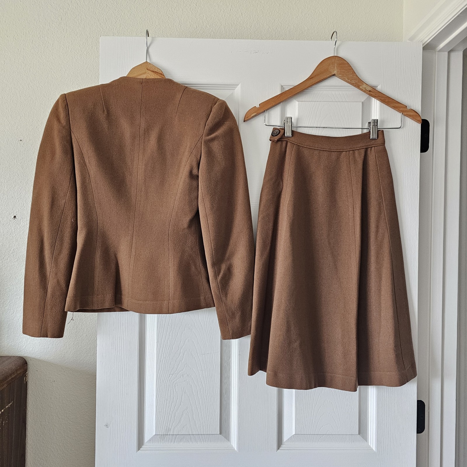 1940s Vintage Betty Rose S XS Wool Princess Seam Blazer Skirt Suit Set Camel #36