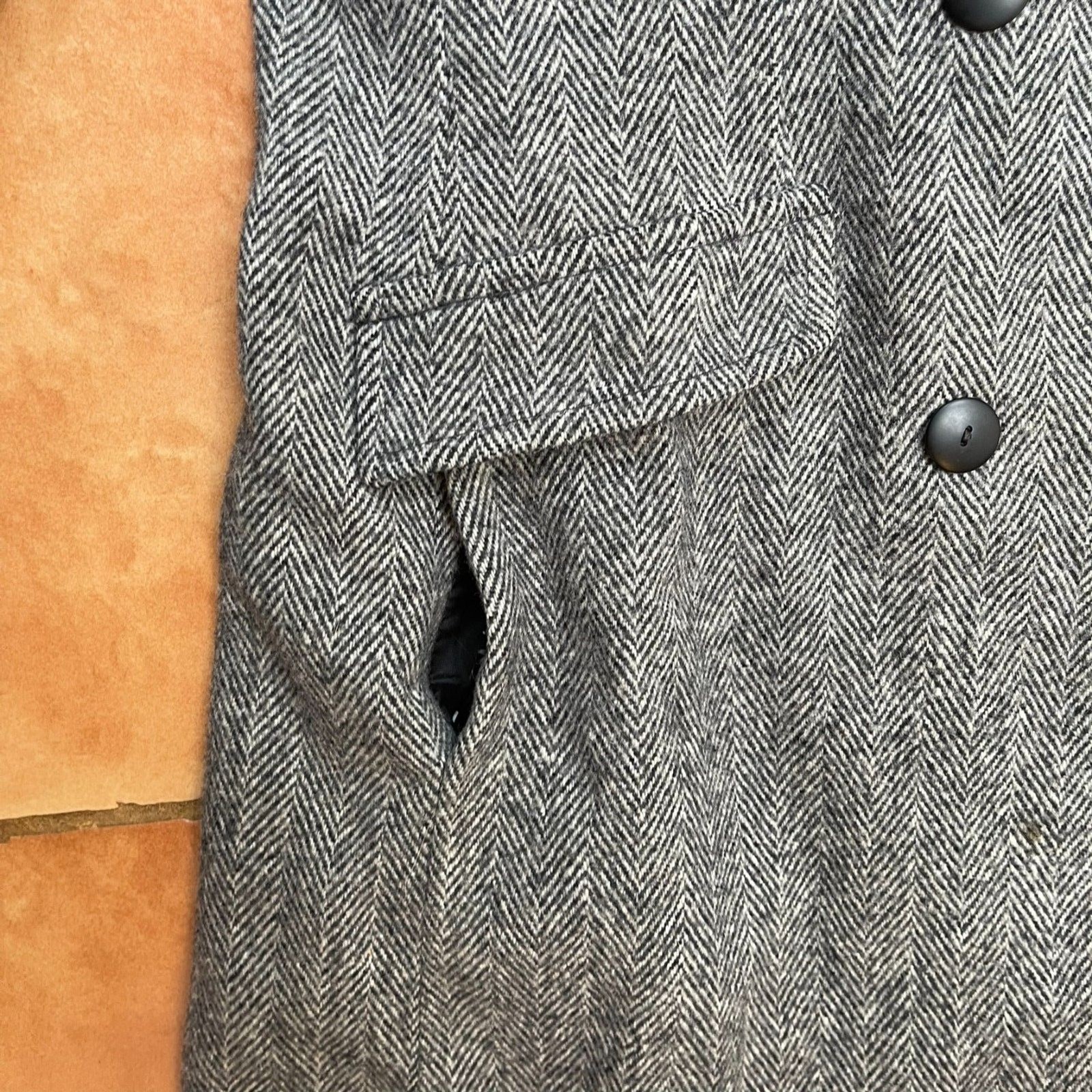 Herman Kay Vintage Double Breasted Wool Gray Herringbone Peacoat Velvet Collar12