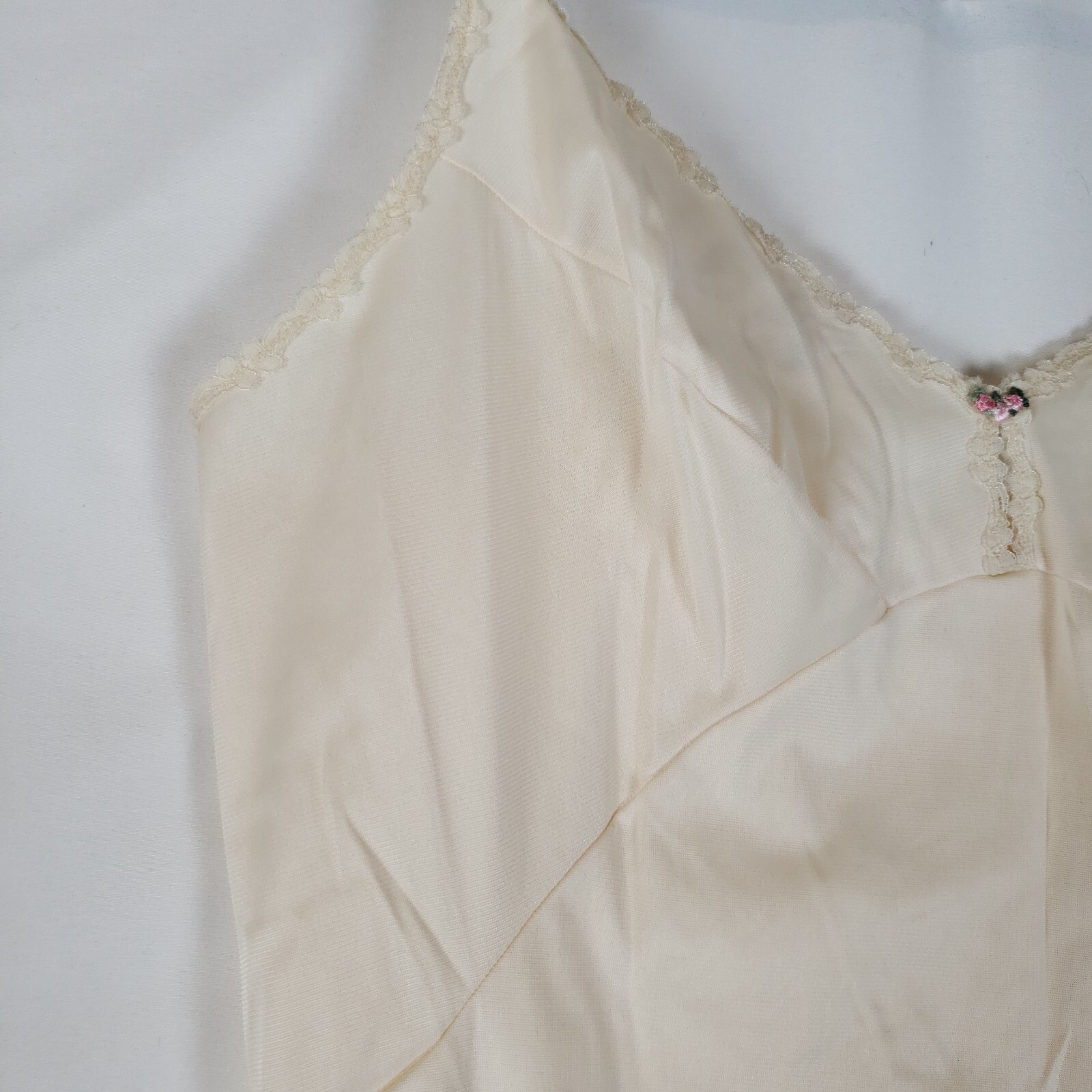 Vintage Olga Long Nylon Slip Womens 34 Body Silk Lace Trim Beige Color Transfer