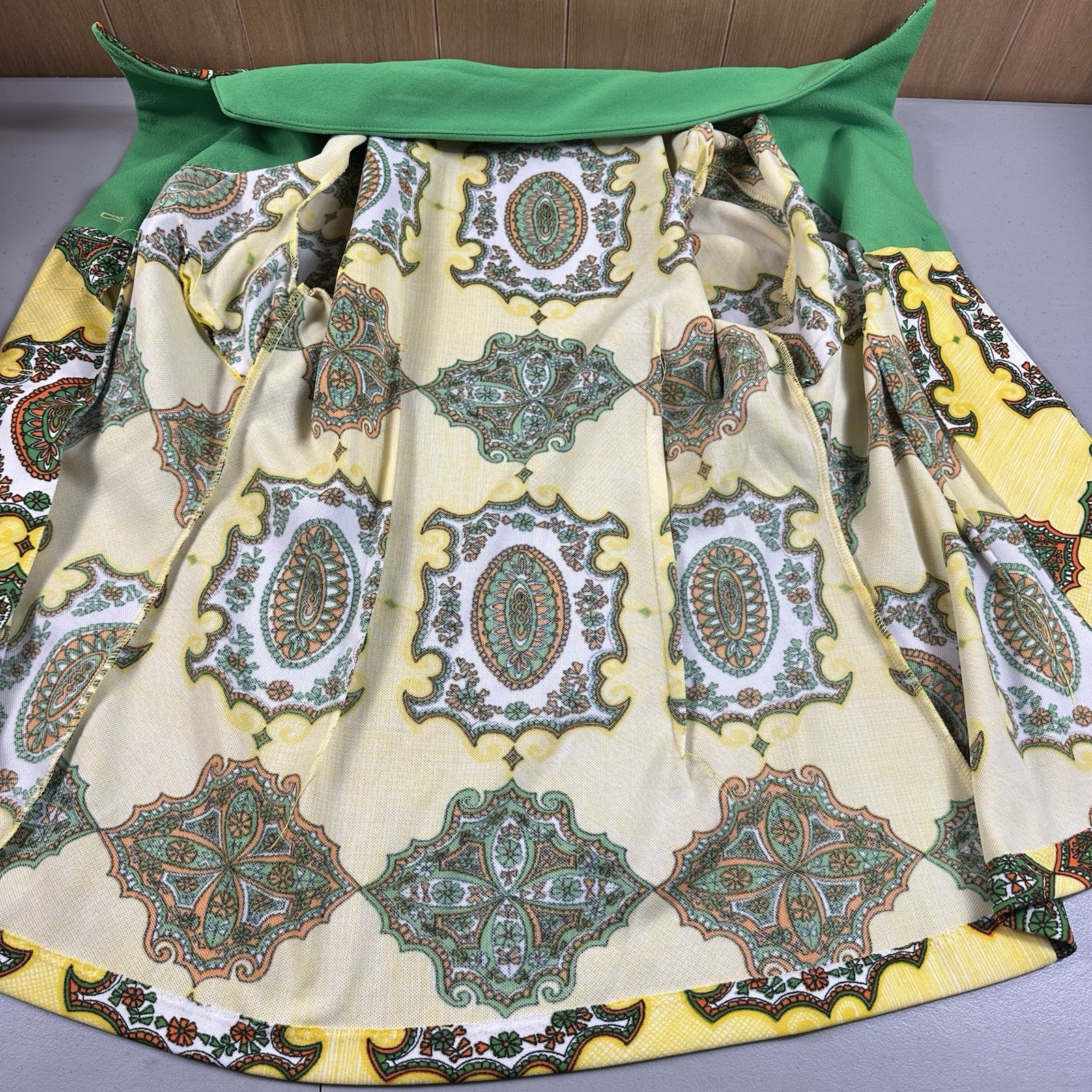 Vintage 1970s Women’s Top Button Front Blouse Yellow Green Groovy Large