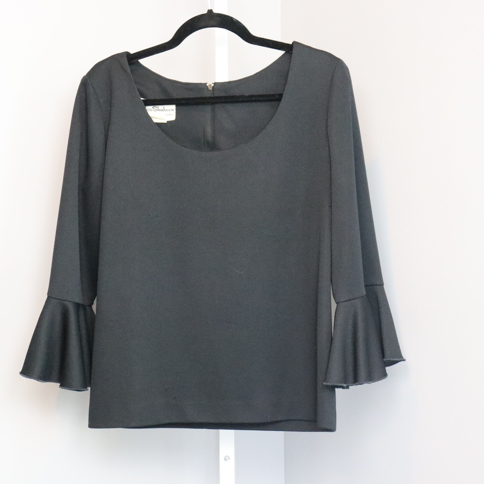Vintage Miss Shaheen top with tulip cuffs Size 18