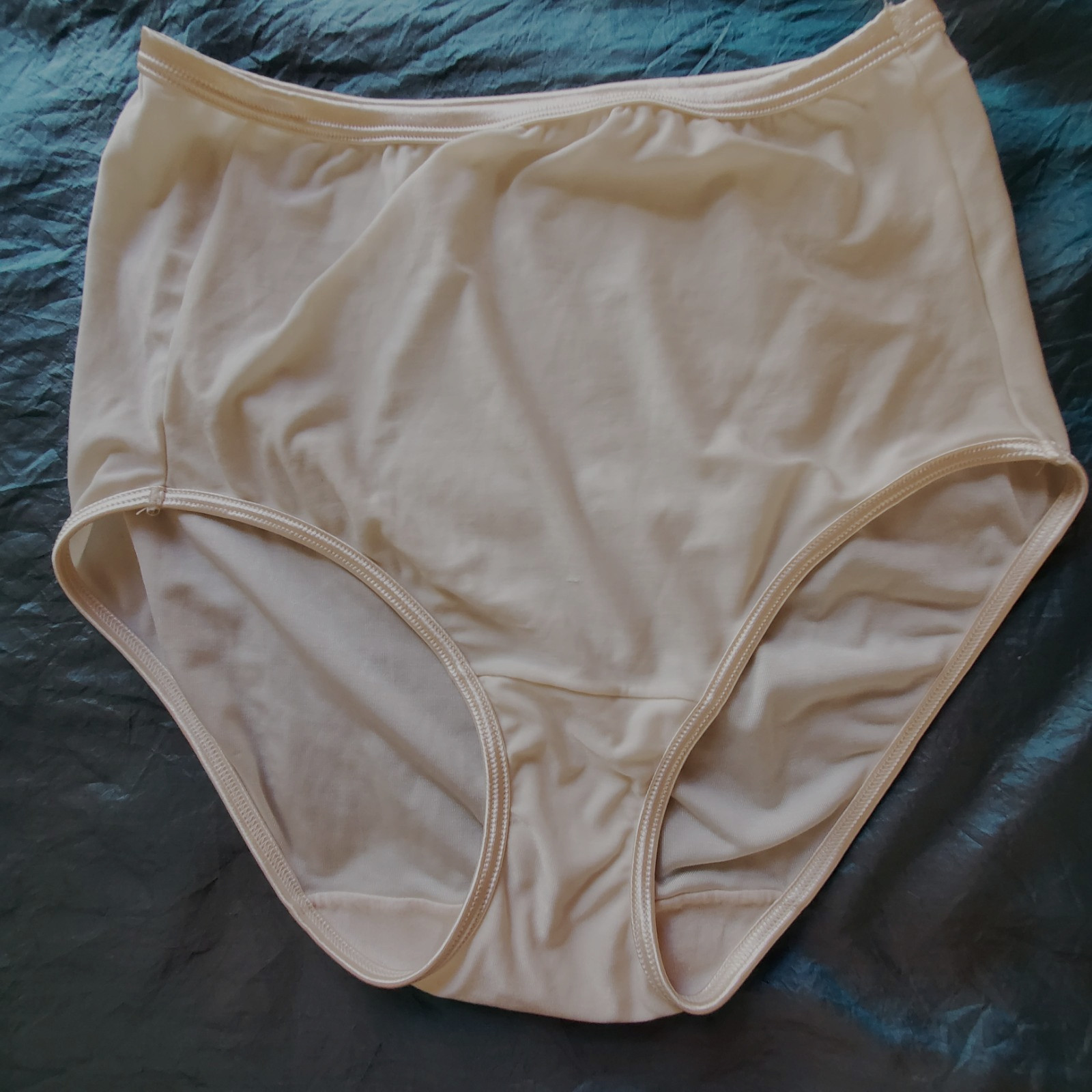 Vanity Fair Bundle Lot of 4 Panties Brief Bikini Underwear Size 7 Large