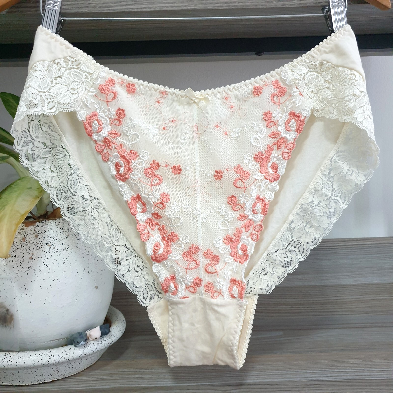 Vintage Ivory Cotton Panty Sissy Floral Nylon Lace Brief Size 9-10 Hip 44-47″