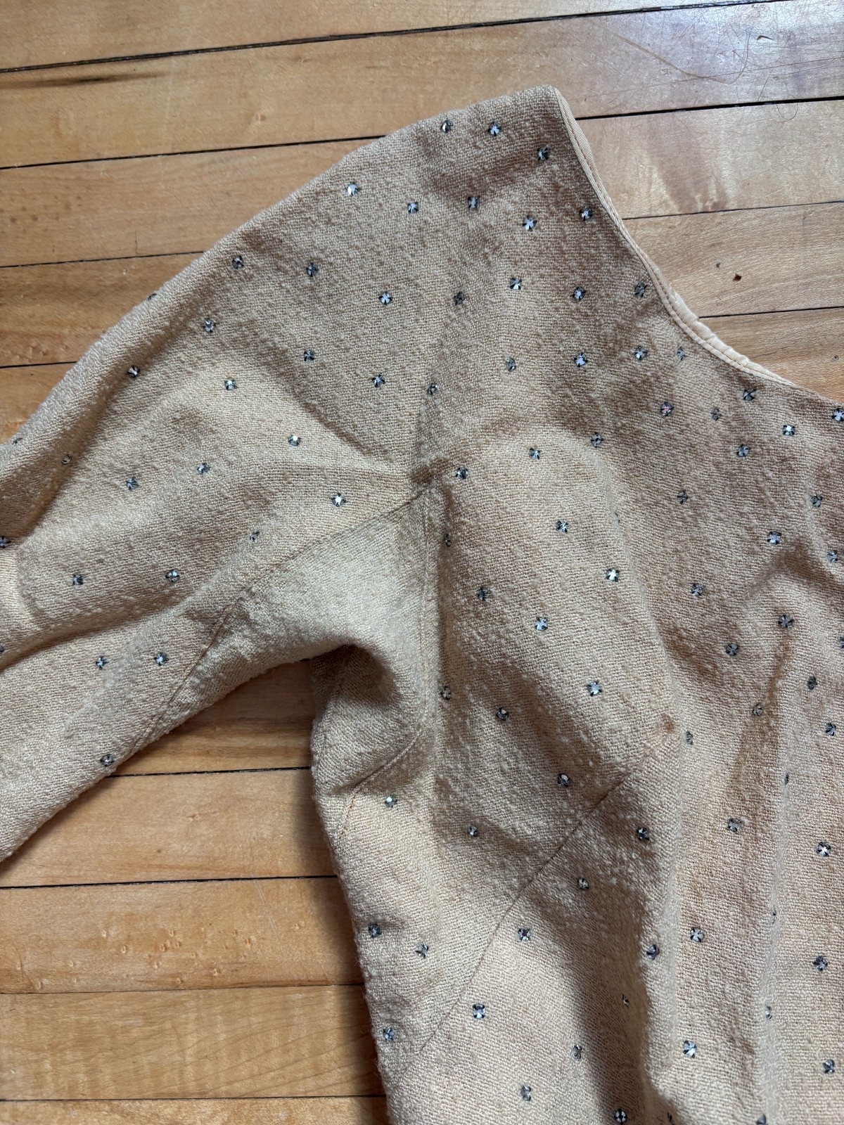 VTG 1950s BEIGE OYSTER WOOL CREPE DRESS WITH RHINESTONES 25″ WAIST