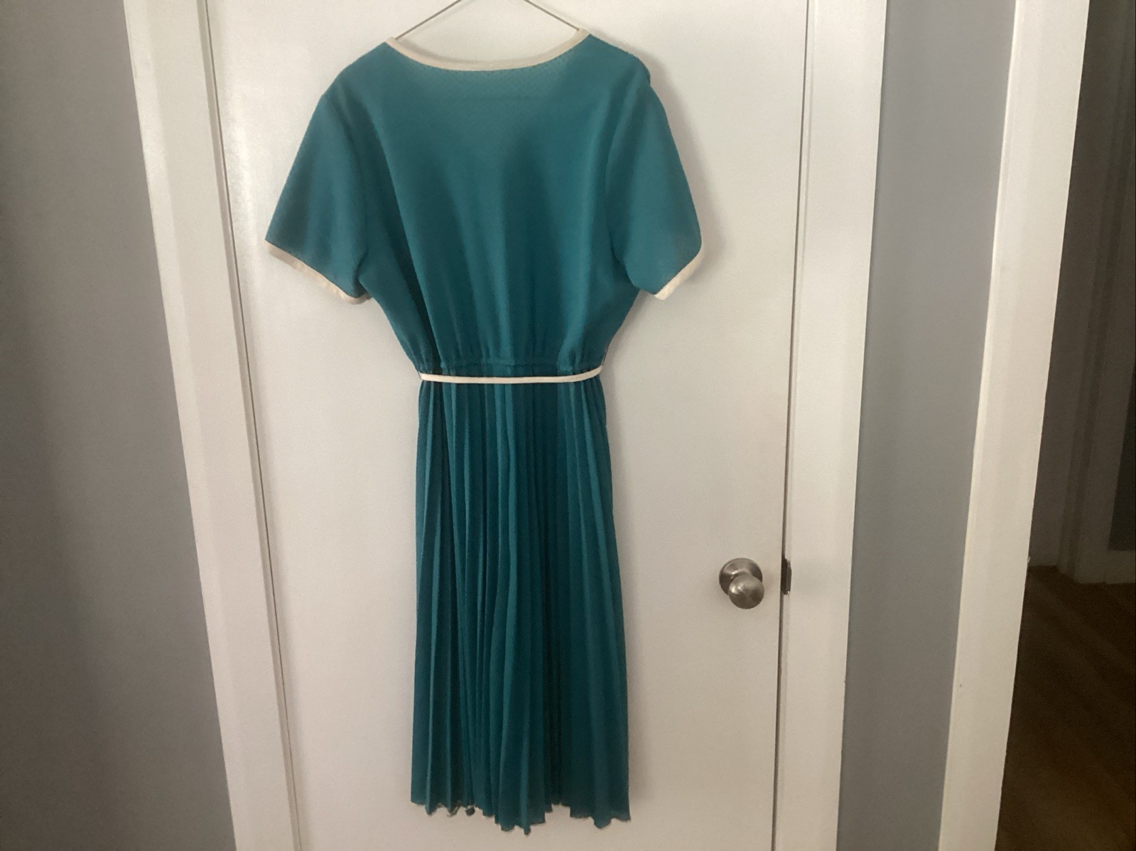 vintage accordion short sleeve dress with belt turquoise with white trim