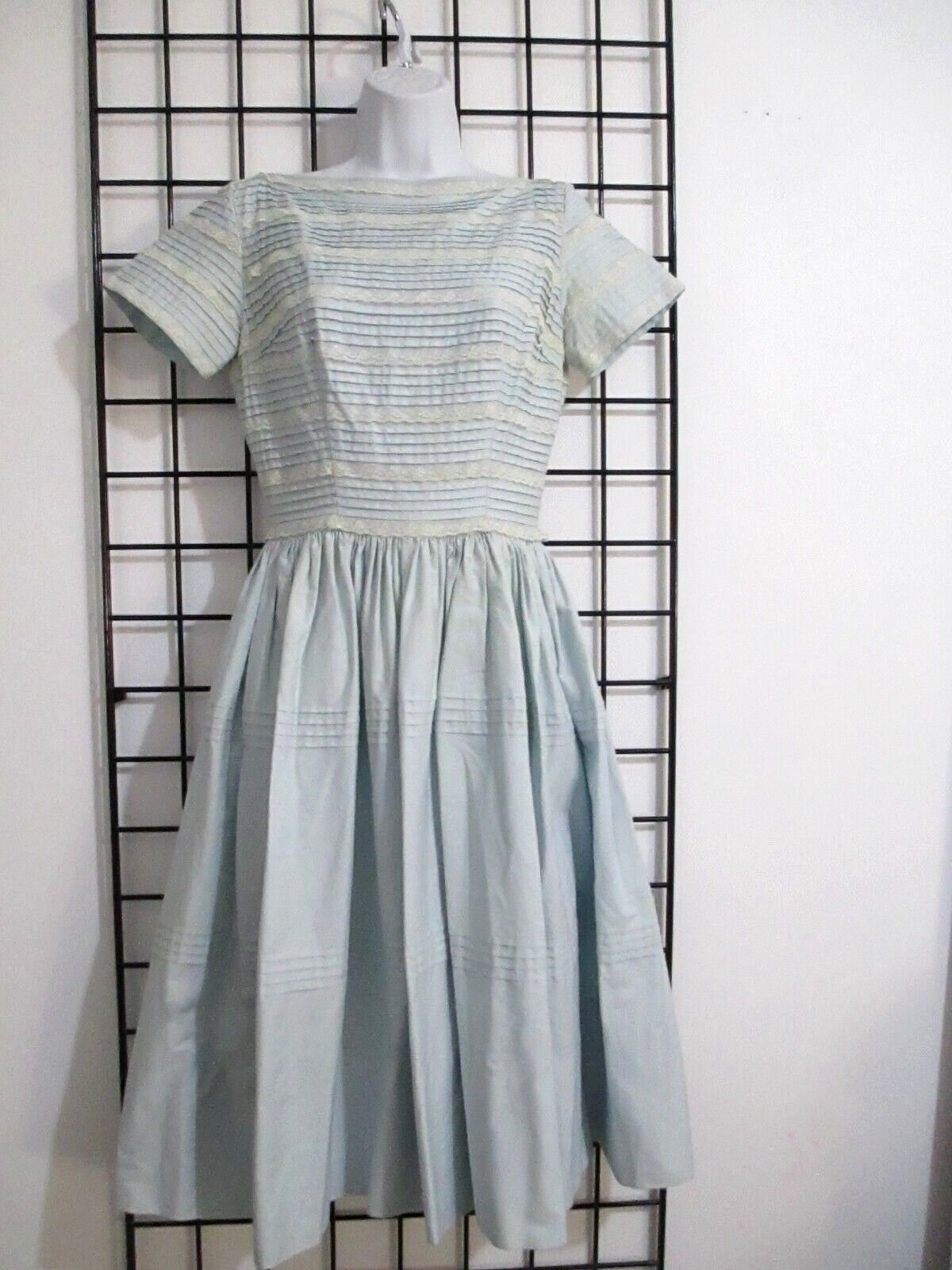 VINTAGE JR FLAIR 🌸SZ 0 / 2 / 34″ BUST==BLUE / PIN TUCK BODICE / 50’S DRESS