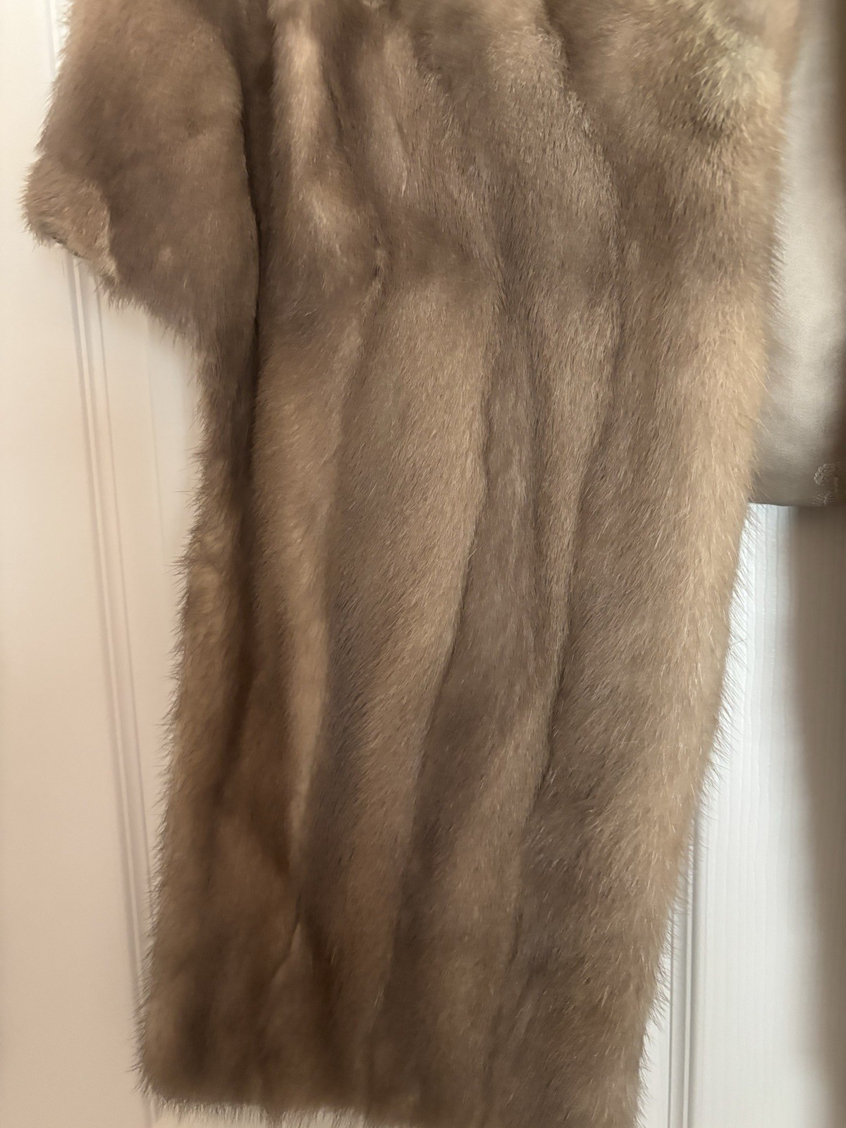 Vintage Blonde Mink Fur Stole/Cape w/Satin Lining & 2 Pockets