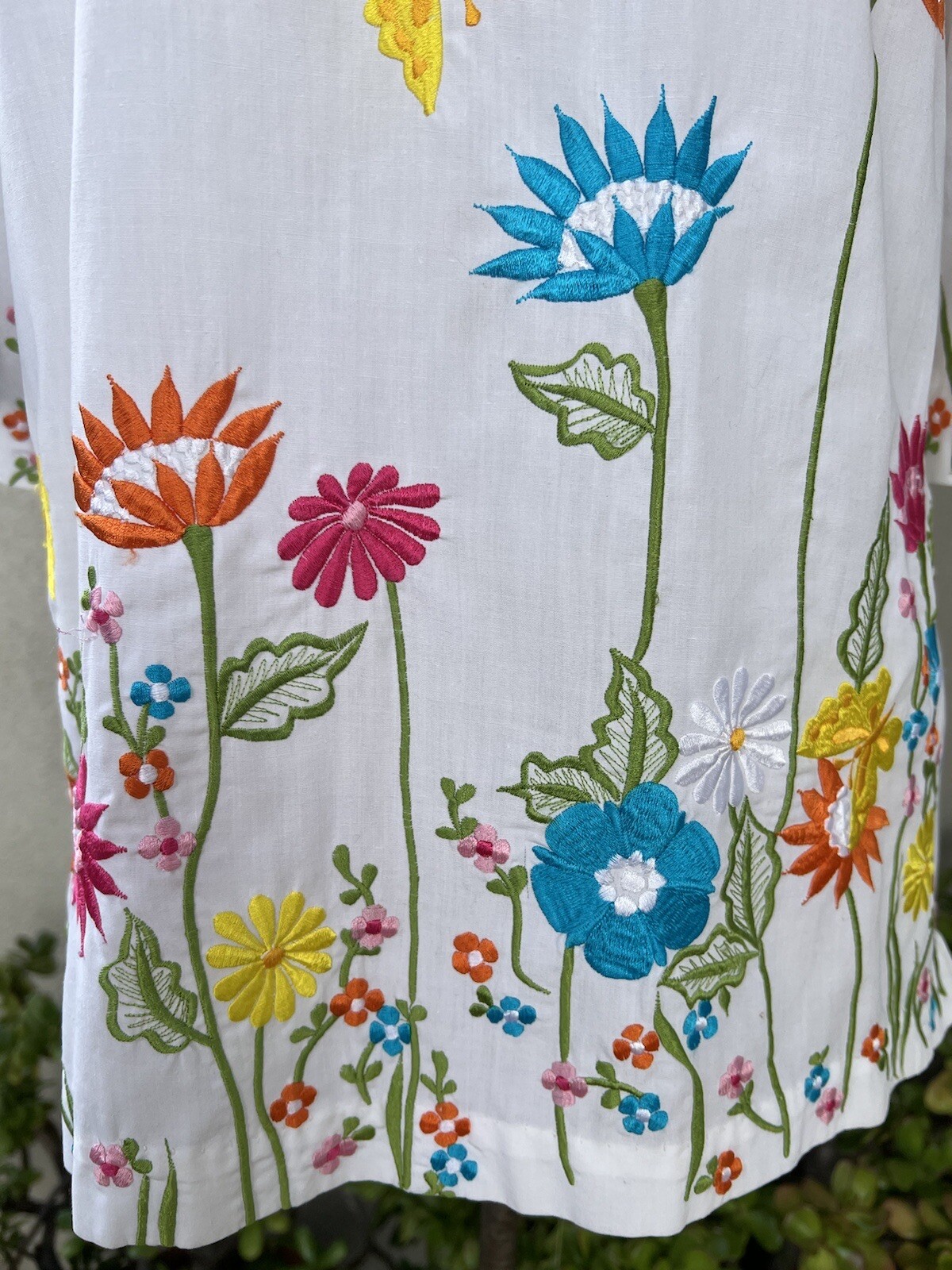 Vtg Boho Top Chuchi embroidered Colorful floral white Size Small
