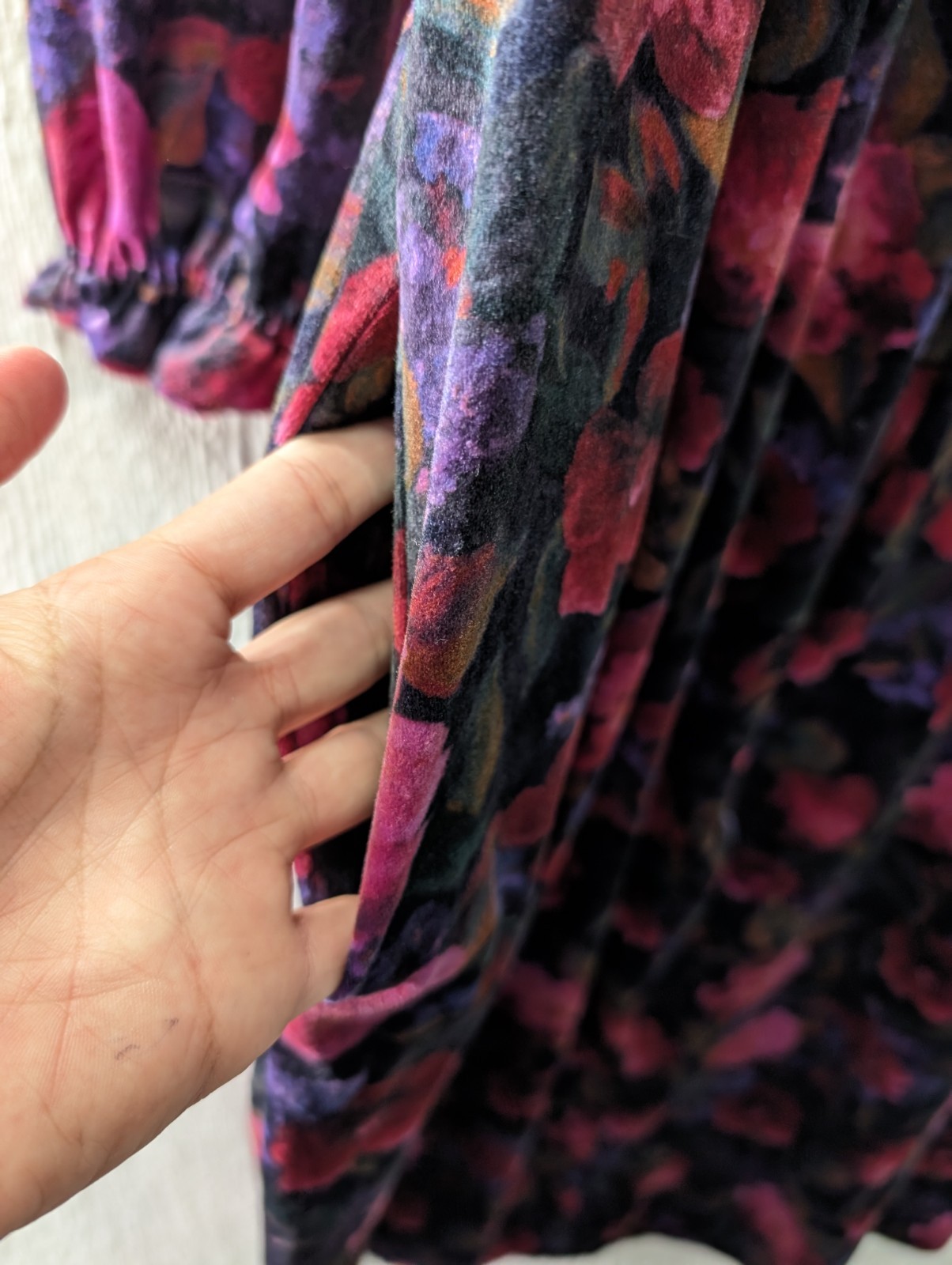 Vintage Appel Floral Velvet Velour Robe House Coat Victorian Granny Size M/L