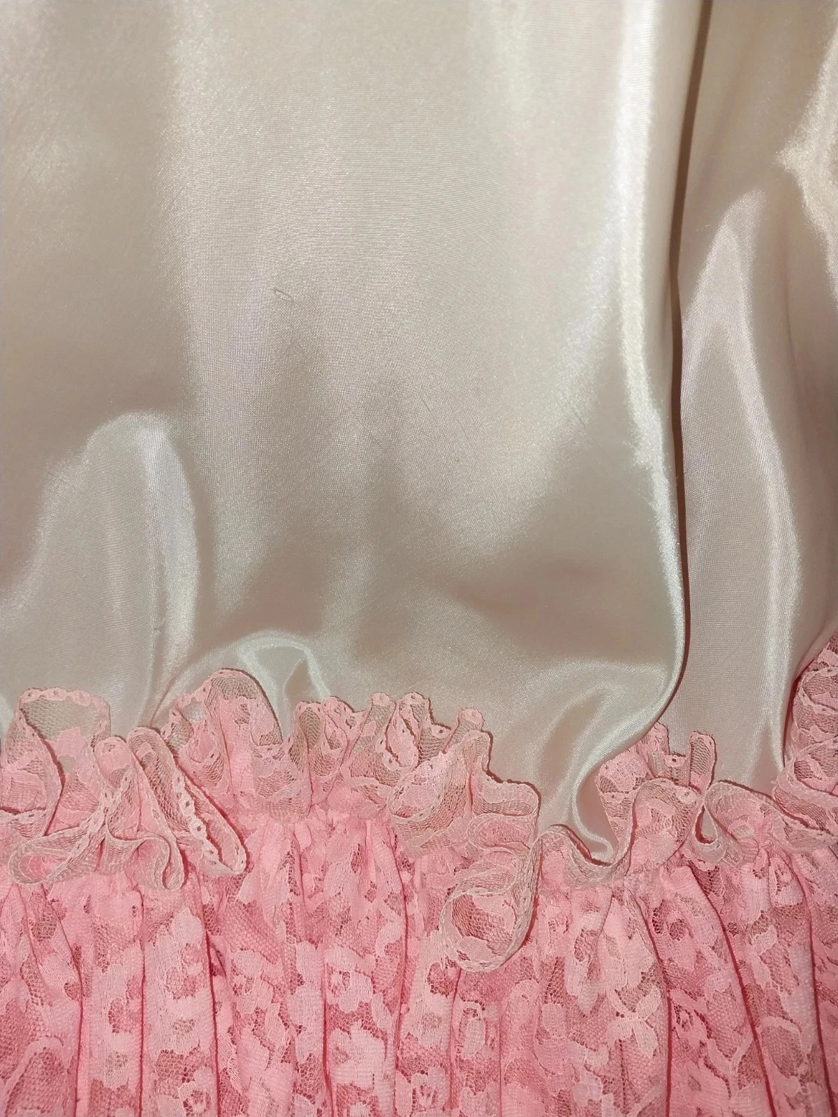 VTG SATIN LIQUID SHINY FARR WEST ESQUE HALF SLIP WIDE RUFFLES LACE PEACH PINK SM