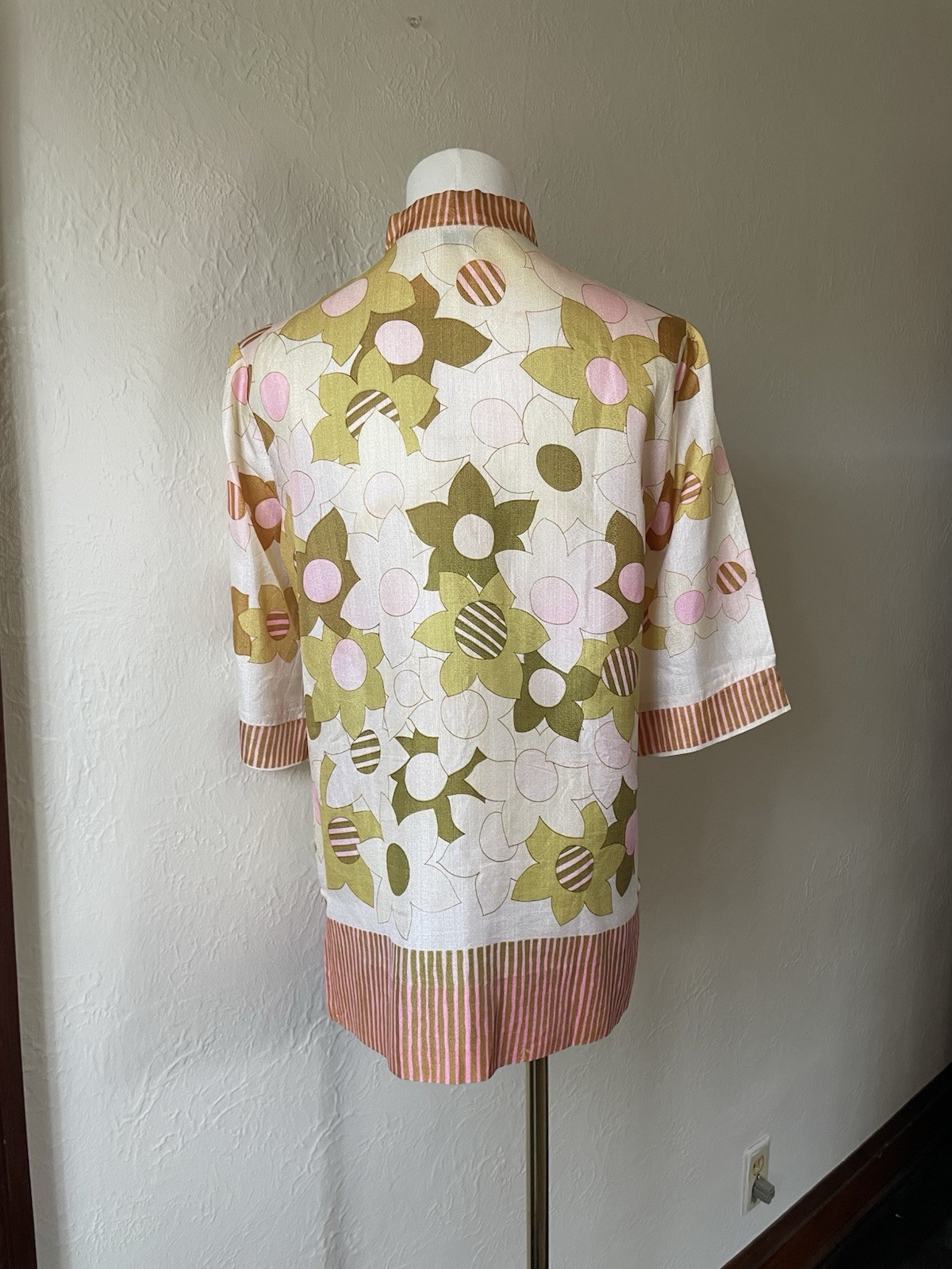 Vintage 60s Alex Coleman Abstract Mod Psychedelic Floral Collarless Button up