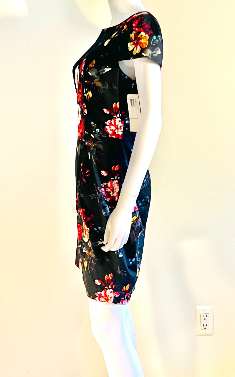 Vintage French Connection Curve Hugging Floral Dress, Cap Sleeves, Tags $168, 12