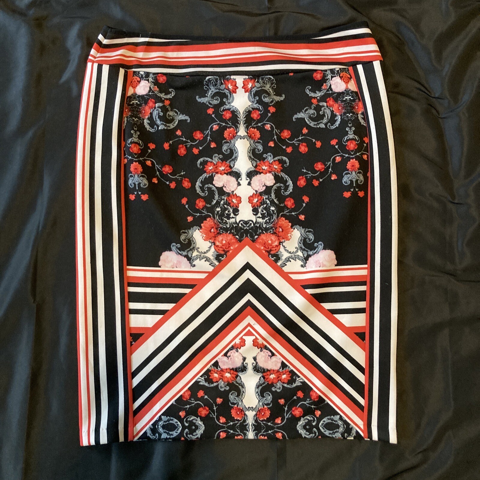 Bisou Bisou women’s skirt colorful geometric design Midi size L
