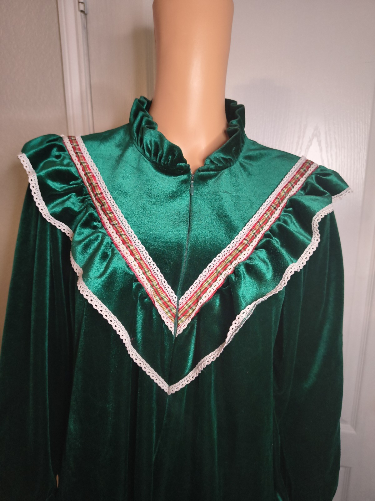 Vintage Appel Green Velvet Nightgown Plaid Ruffle Trim Cottagecore S/M -DP36