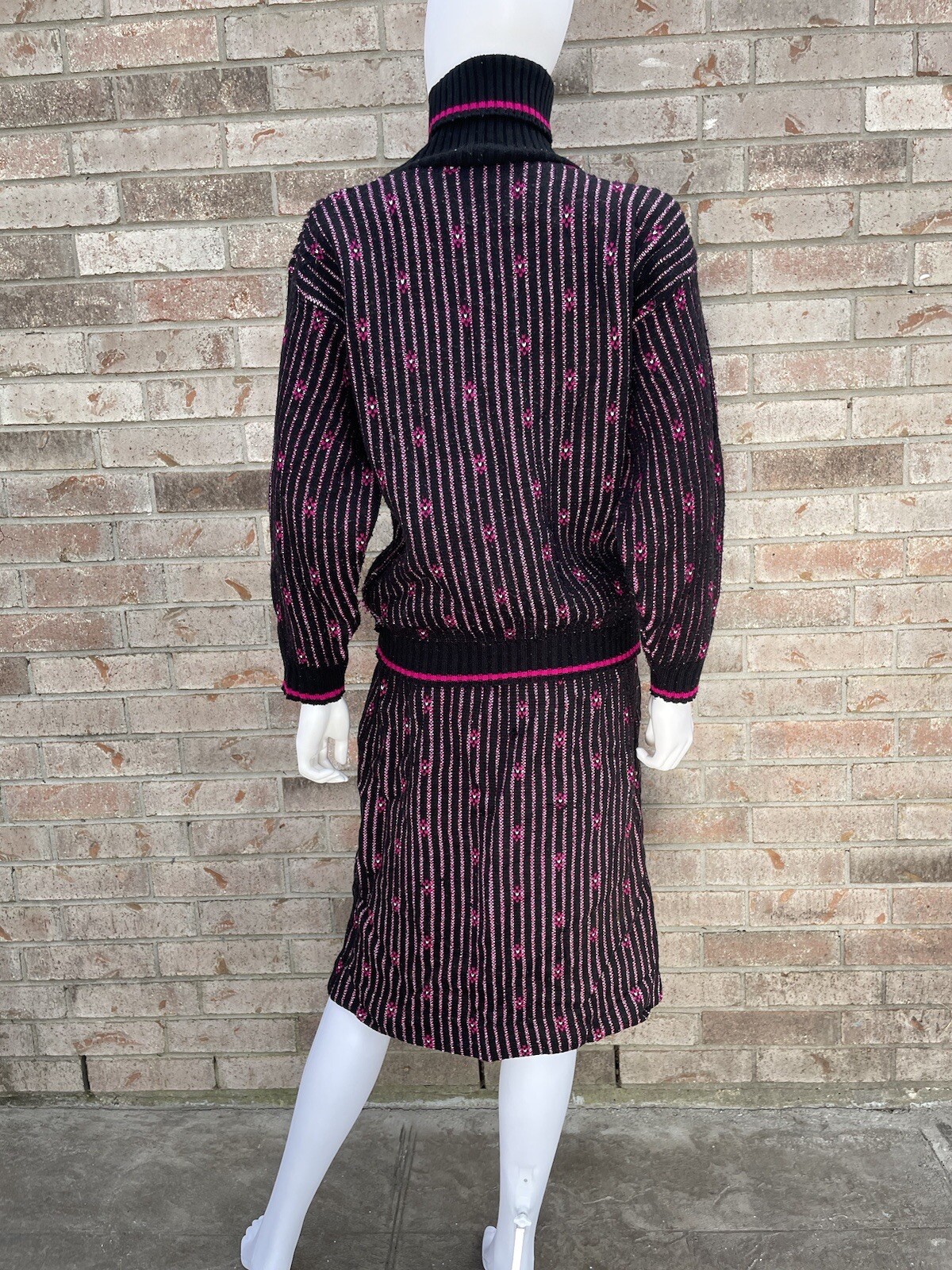 Sweater Skirt Set Medium turtleneck knit pink black bear crossing High Neck ReAD