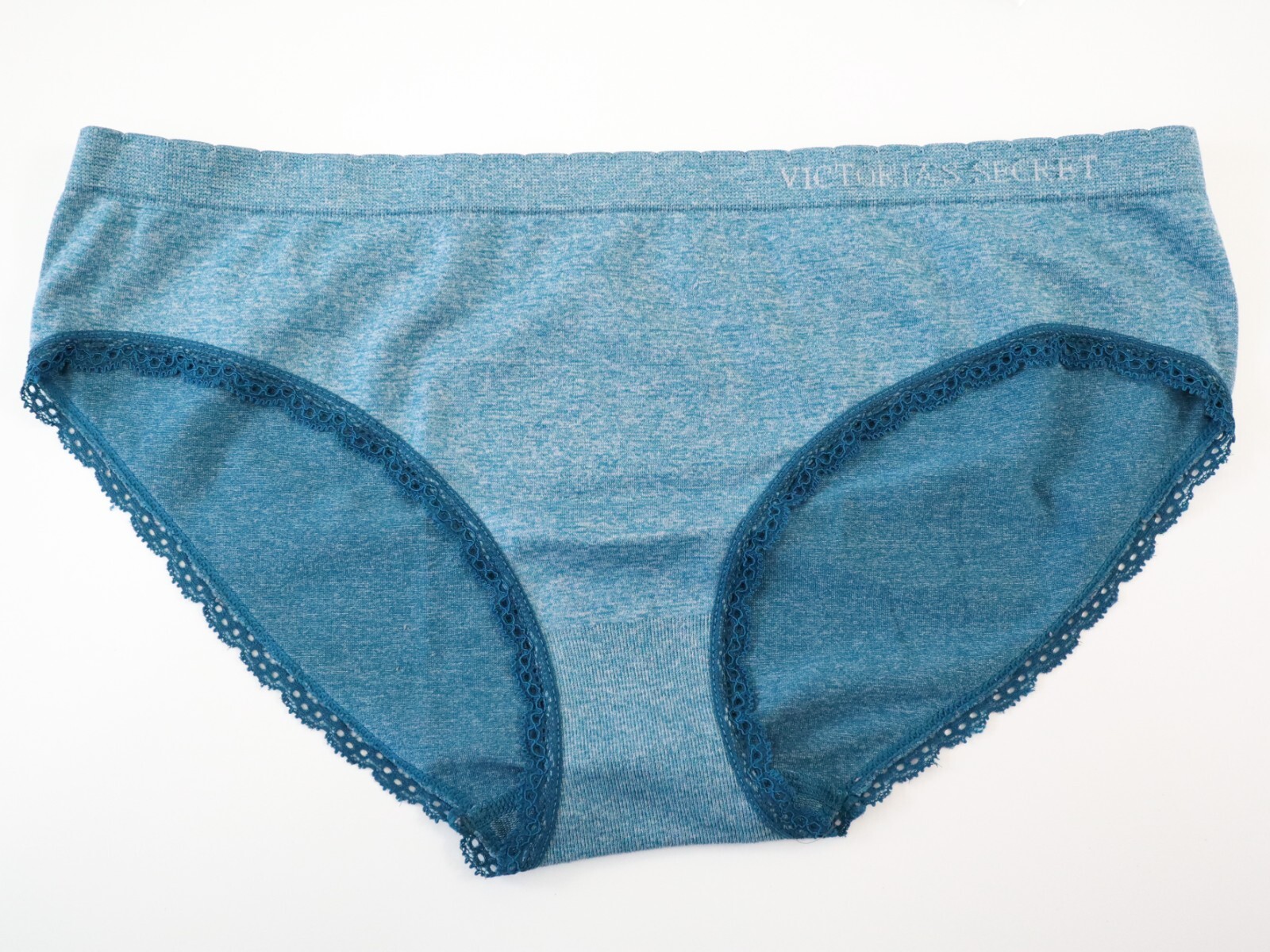 VTG 2011 Victoria’s Secret Seamless Ruffle Bikini Brief Panty Size LARGE