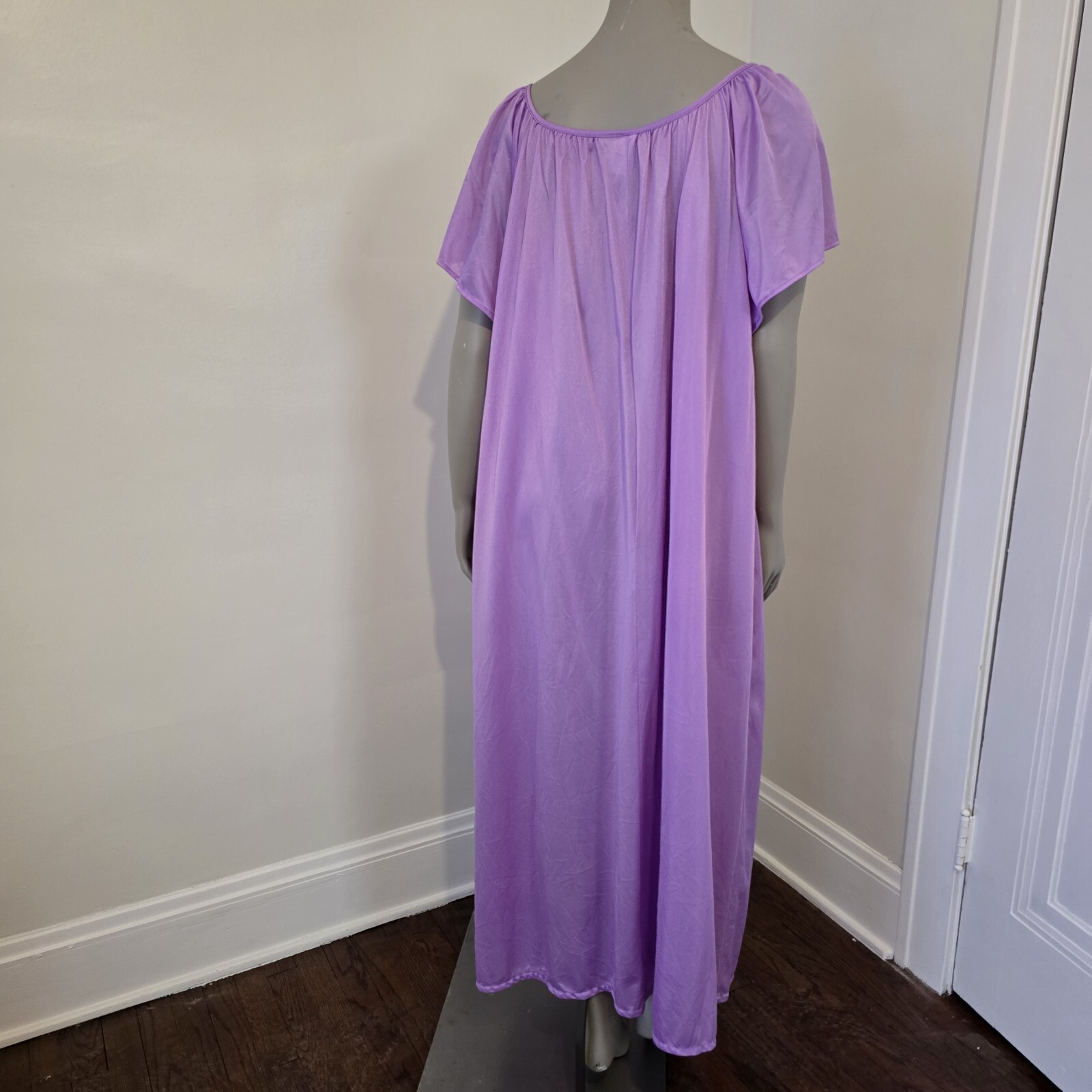 ILGWU Unionmade Purple Flutter Sleeve Full Length Nylon Nightgown B6-B8 Keyhole