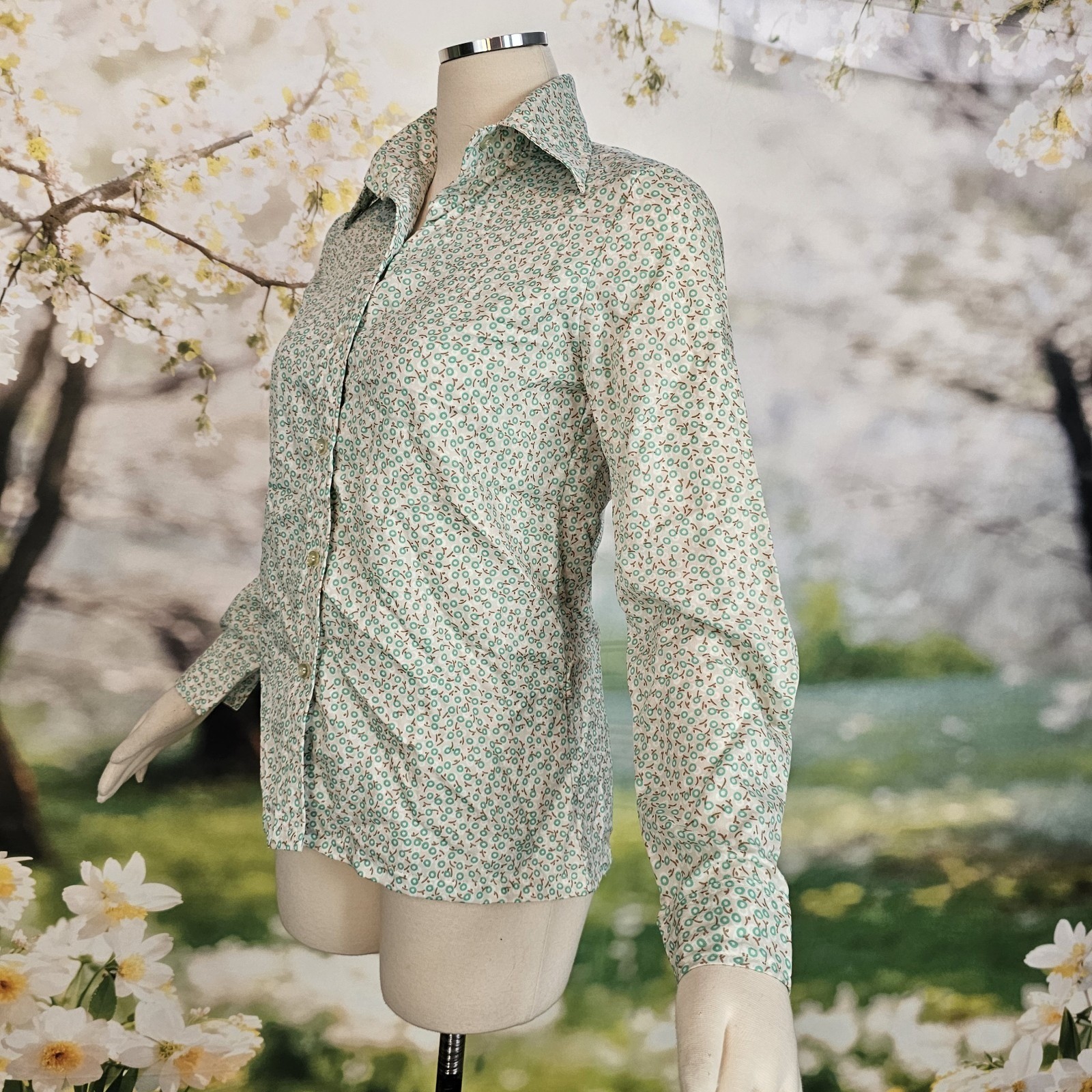 Vintage 1970’s Blouse Top Shirt Pointed Collar Petite Green Floral Print Button
