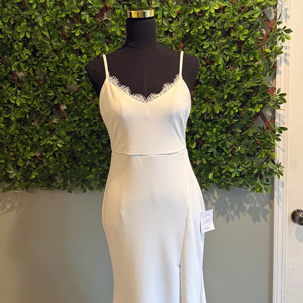 NWT- Esmeralda Bridal Dress *lace in slit removed for a more elegant look*