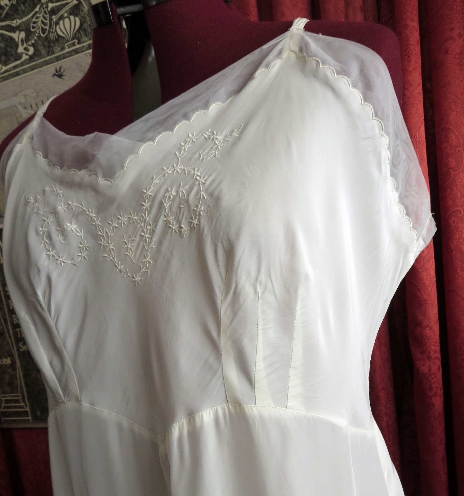 1940s 1950s White Rayon and Chiffon Volup Plus Size Slip Trillium Underthings