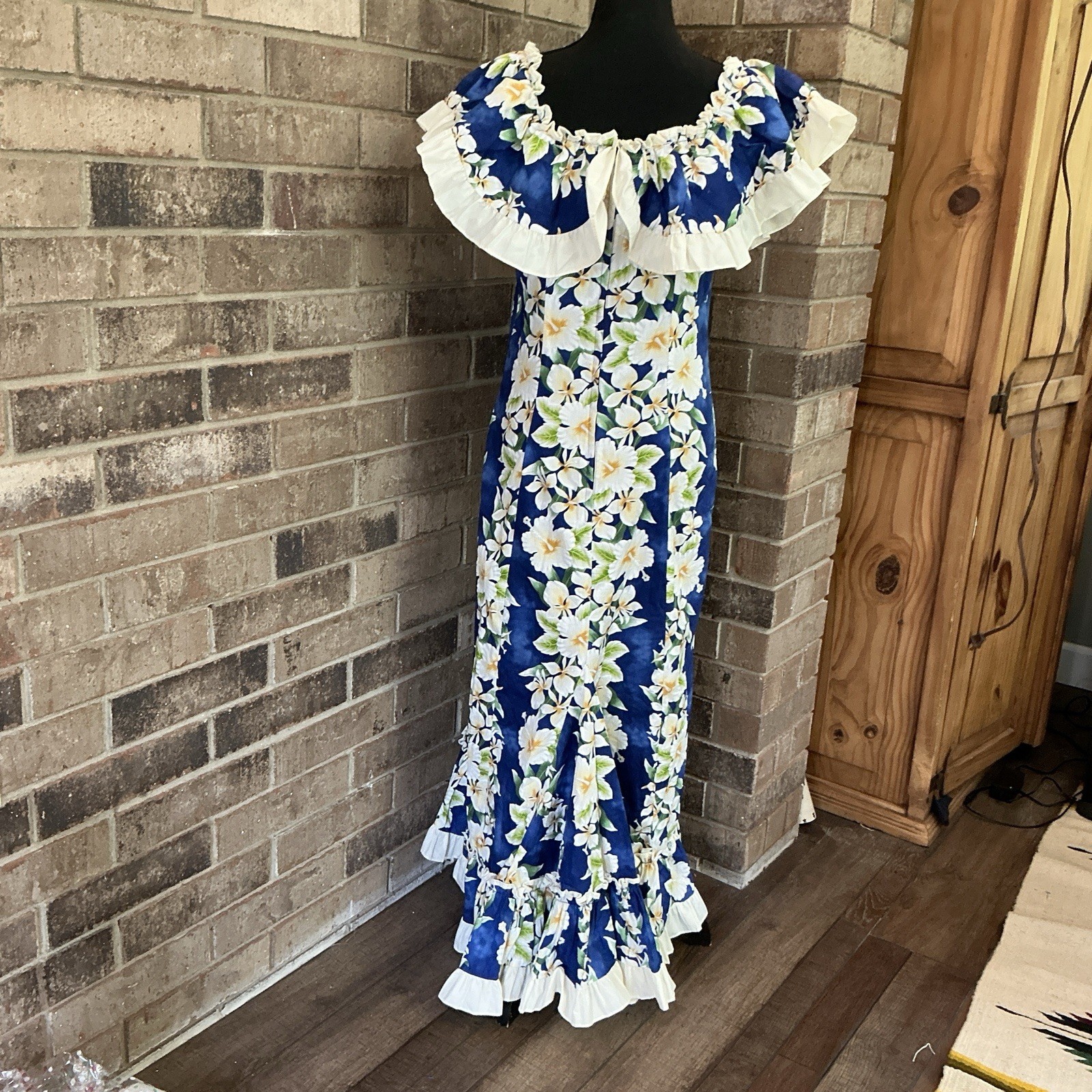 VINTAGE Royal Creations Blue Floral Muumuu Dress Size M Ruffle Hawaii Made #1501