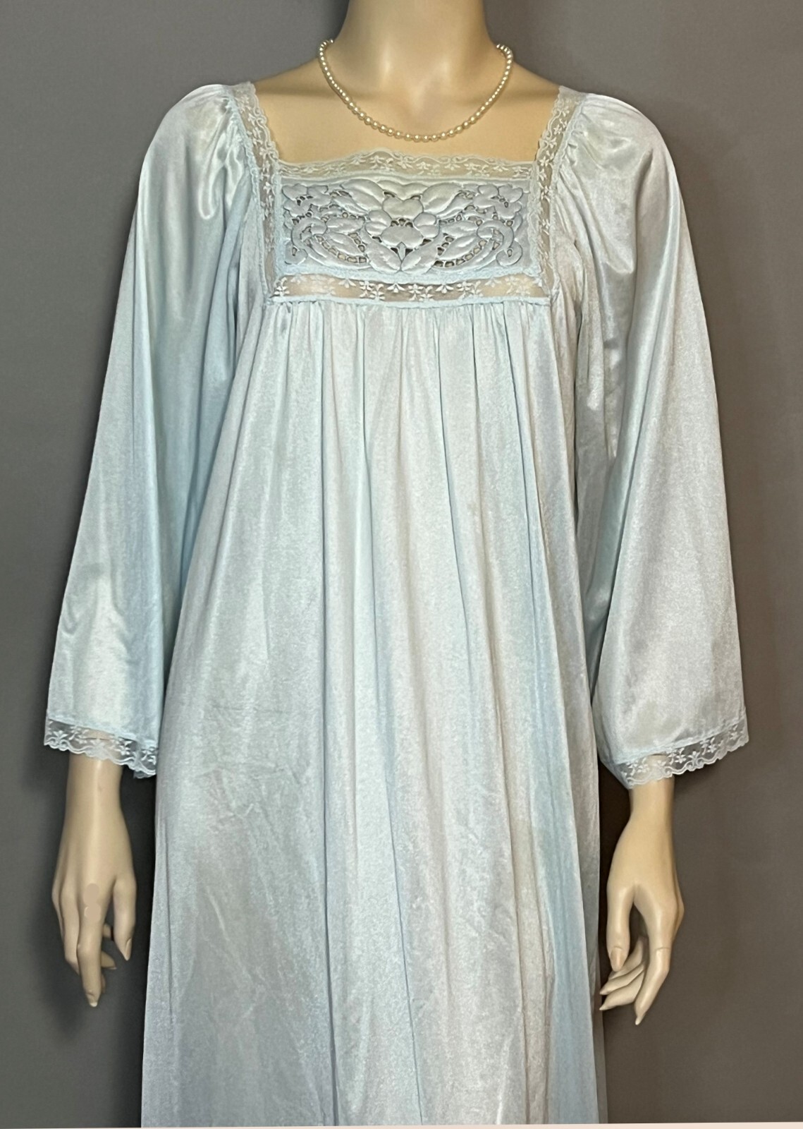 Vintage Brownstone Studio long sleeve floral embroidered nightgown size Large