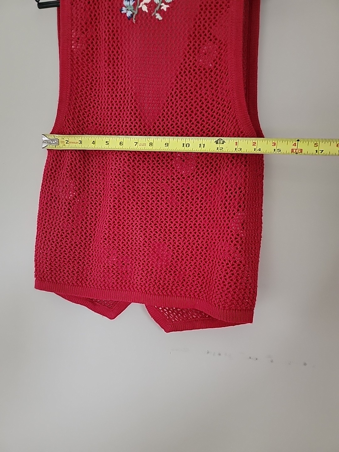 Jantzen Classics Crocheted Vest Embroidered Small Mesh Flounce Femenine Vintage