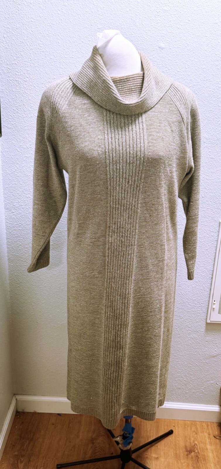 VINTAGE GOLDWORM ITALIA 100% WOOL DRESS SIZE 12 IN VG CONDITION