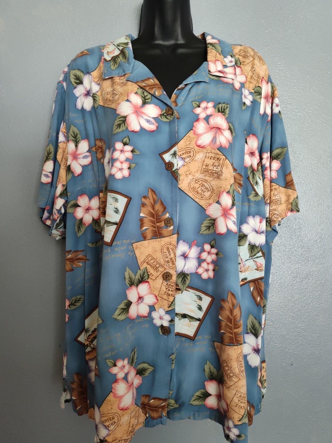 Woman’s Vintage Size 22W-24W Hawaiian Short Sleeve V Neck Button Up Too