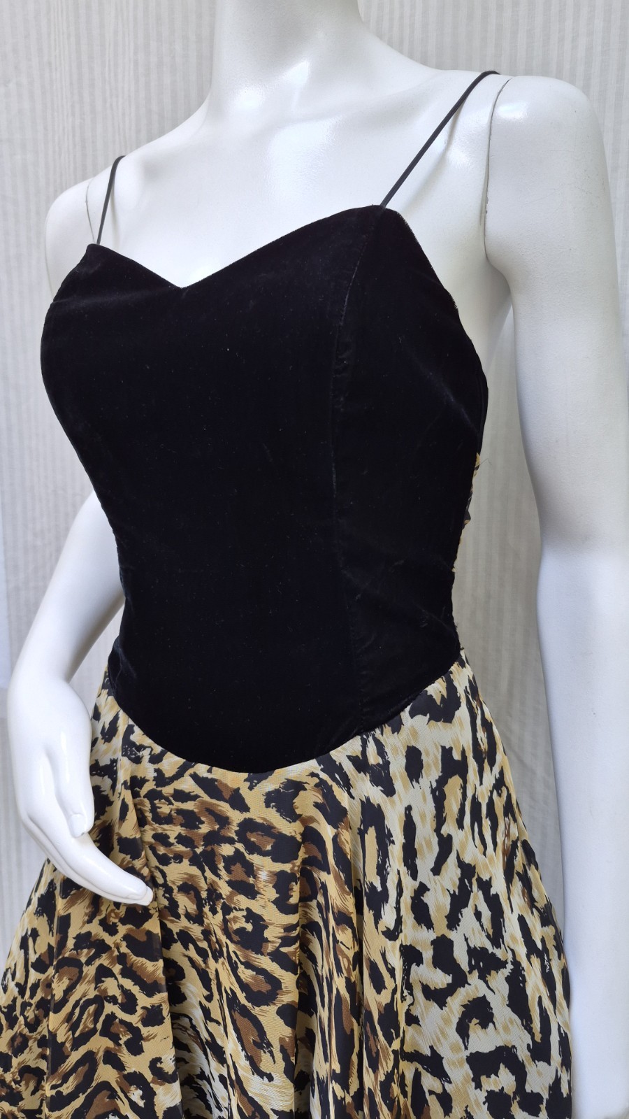 Vintage De Laru By Linda Bernell Velvet & Animal print Full Skirt Dress – Size M