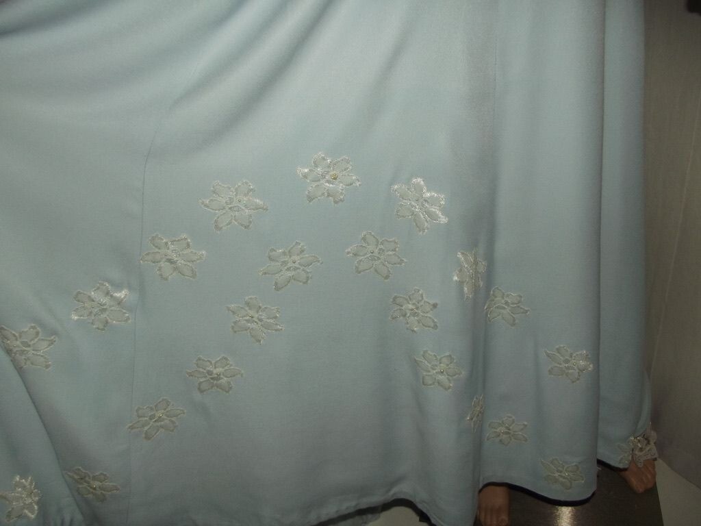 Vtg Blue & Ivory XS Lace Long Wedding Dress back buttons square neck hand made